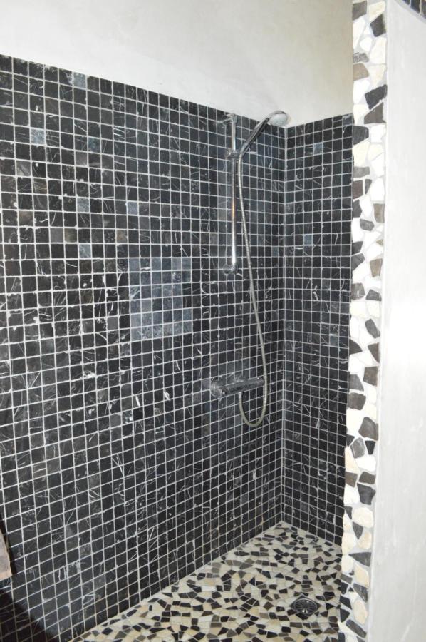 Ferme De Palumiane - Chambres Climatisees Visan Kültér fotó